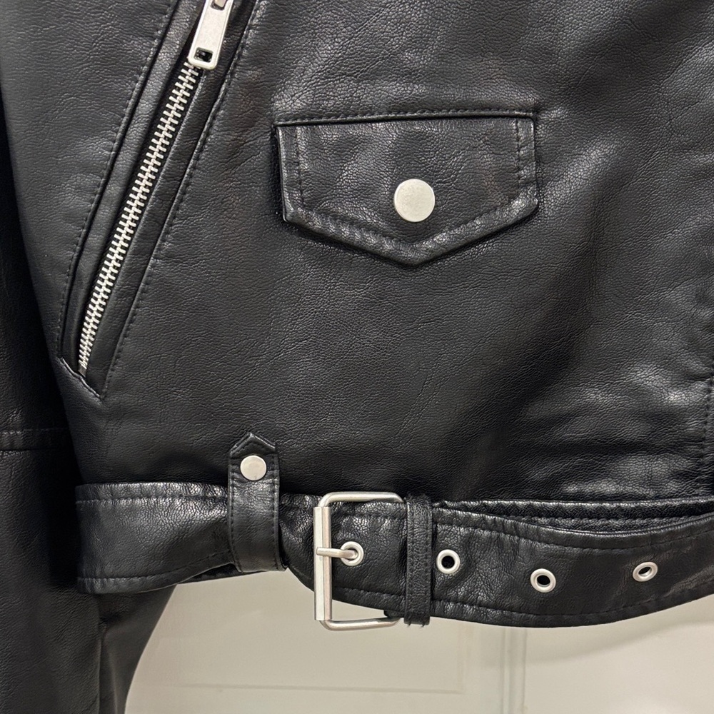 Avec Les Filles Oversized Faux Leather Cropped Moto Jacket Size Medium NWOT - Picture 5 of 9